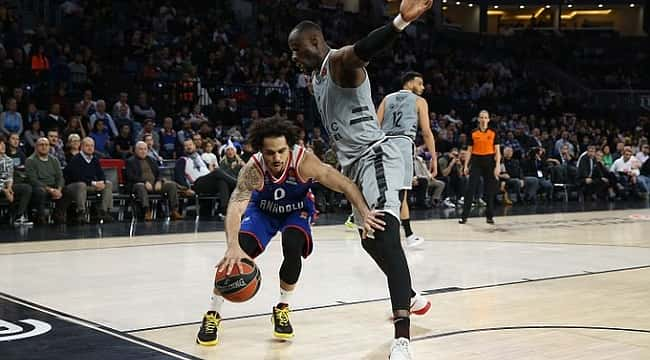 Yine Anadolu Efes yine Shane Larkin