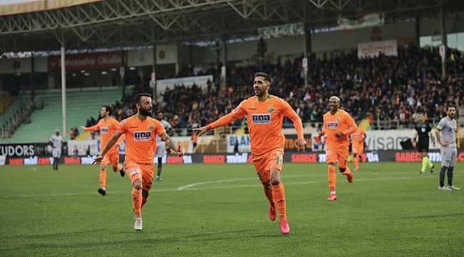 Alanyaspor yarıştan kopmuyor