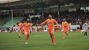 Alanyaspor yarıştan kopmuyor