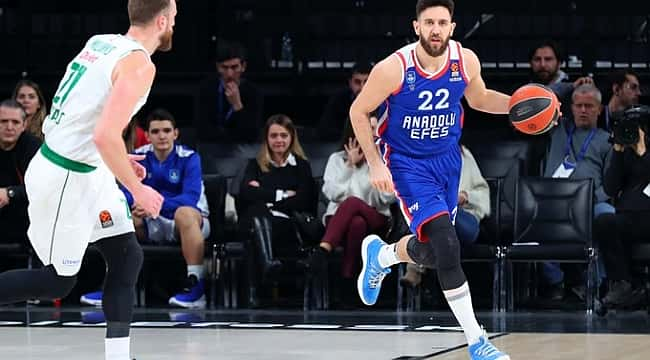 Anadolu Efes Zalgiris'i son çeyrekte geçti