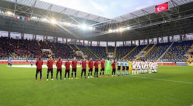 Şehitlerin anısına saygı duruşu yapılacak