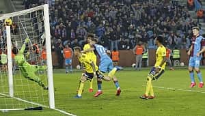 Trabzonspor geriden gelip Fenerbahçe'yi yendi