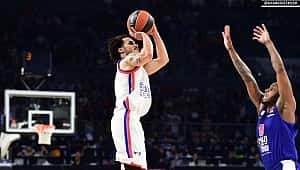Anadolu Efes'i yine Larkin uçurdu