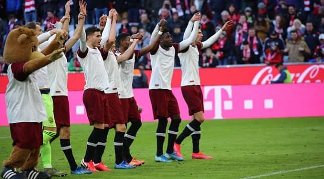 Bayern Münih liderliğini korudu