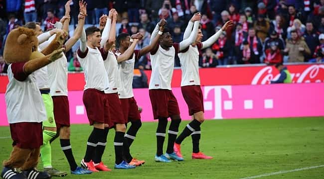 Bayern Münih liderliğini korudu