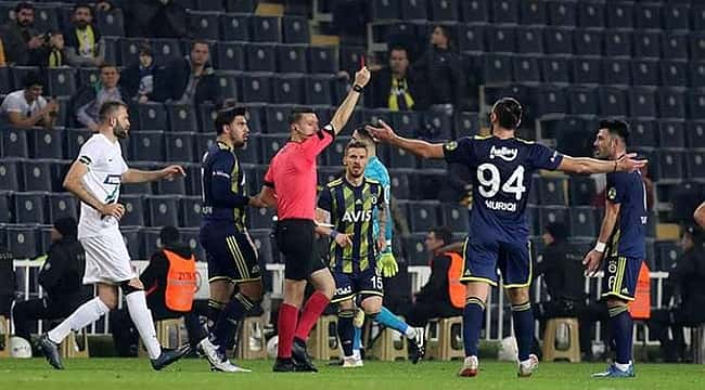 Fenerbahçe'de 4 futbolcu kart cezalısı