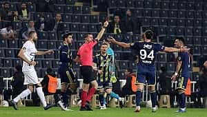 Fenerbahçe'de 4 futbolcu kart cezalısı