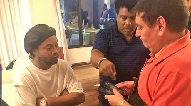 Ronaldinho gözaltına alındı