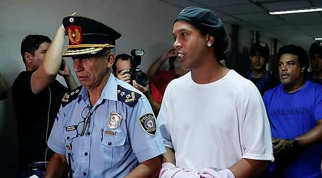 RONALDINHO'DAN ÖZEL İSTEK! HAPİSTE...