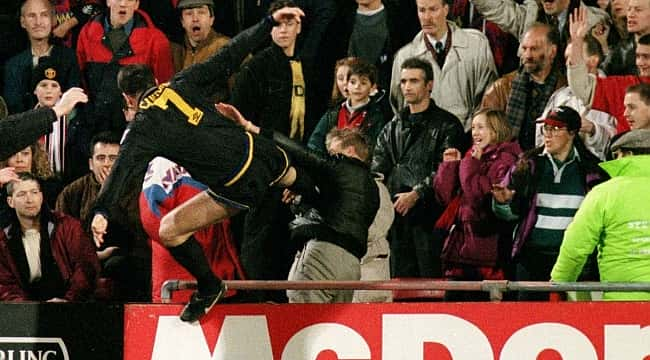 Eric Cantona'nın tarihe geçen kung fu tekmesi!