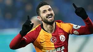 Emre Akbaba imzayı atıyor