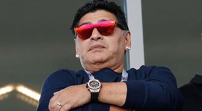 Maradona imzayı attı! Sonuçlara rağmen...