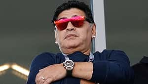 Maradona imzayı attı! Sonuçlara rağmen...