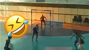 Sevdiğin bir futbolcu gibi yapmak istersin ama olmaz!