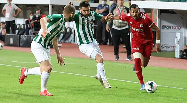 Sivasspor Konya'da takıldı! Zirveyle fark açıldı