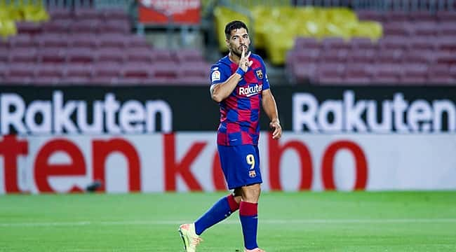 Barcelona derbiyi Suarez ile kazandı, ayakta kaldı