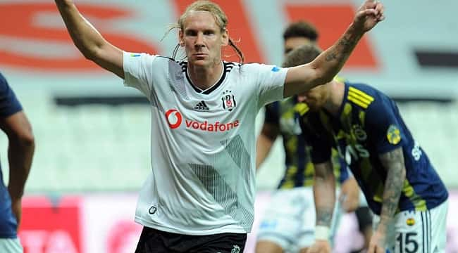 Derbide Fenerbahçe kaçırdı, Beşiktaş kazandı! 