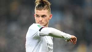 Liverpool Eliott'a profesyonel imzayı attırdı