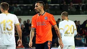 Başakşehir Mehmet Topal ile sözleşme uzattı