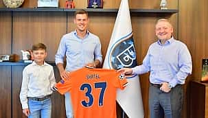 Başakşehir sözleşmesini uzattı