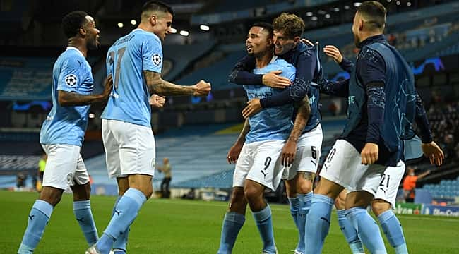 Manchester City zorlanmadan bileti kaptı