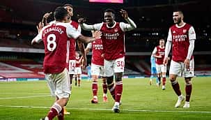 Arsenal 85'te güldü, MANU büyük şokla başladı!
