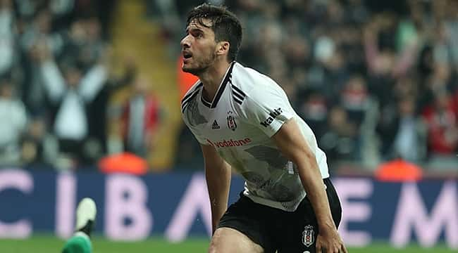 Beşiktaş'ta iki oyuncu kadro dışı