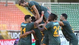Alanyaspor 2 golle güldü, zirveyi bırakmadı!