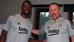 Beşiktaş'tan Mensah için para istediler