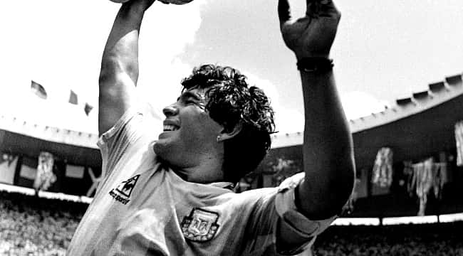 Diego Armando Maradona'yı kaybettik