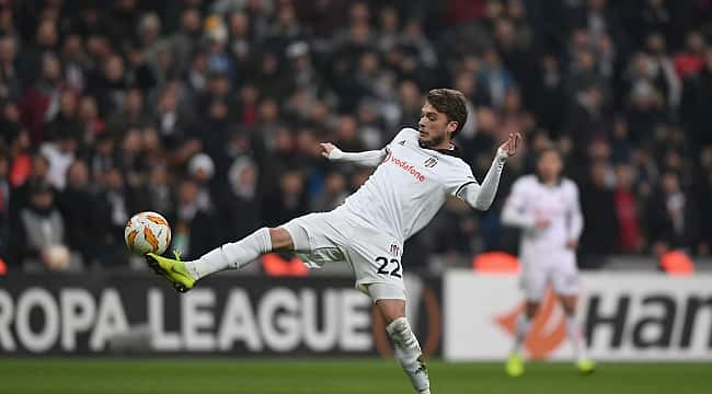 Durmuyor, düşüyor: Adem Ljajic