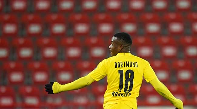 Dortmund'un genç yıldızı tarihe geçti