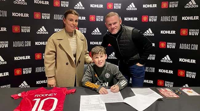 Galatasaray formalı küçük Rooney MANU ile imzaladı