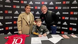 Galatasaray formalı küçük Rooney MANU ile imzaladı