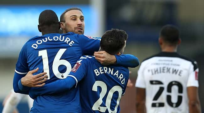 Cenk Tosun 357 gün sonra attı, Everton turladı