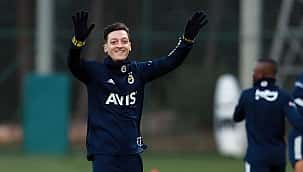 Kare kare Mesut Özil'in ilk antrenmanı