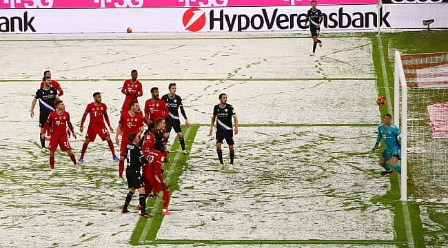 Allianz Arena'da Bayern 1 puanı zor kurtardı