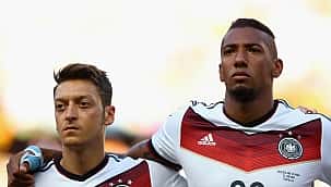 Mesut Özil'den Boateng'e çağrı!