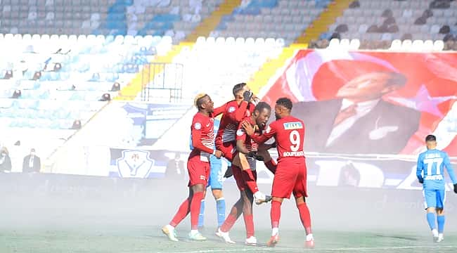 Sauna gibi olan statta 4 gol! Boupendza yine attı...