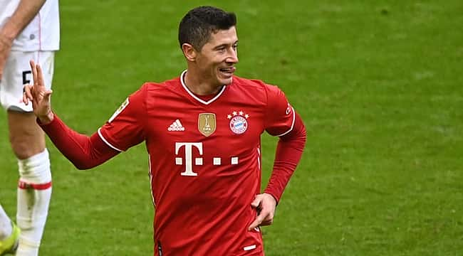 Bayern Münih durmuyor! 10 kişiyle 4 gollü zafer