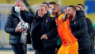 Galatasaray'da iki imza daha