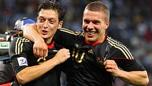 Podolski, Mesut Özil'i anlattı