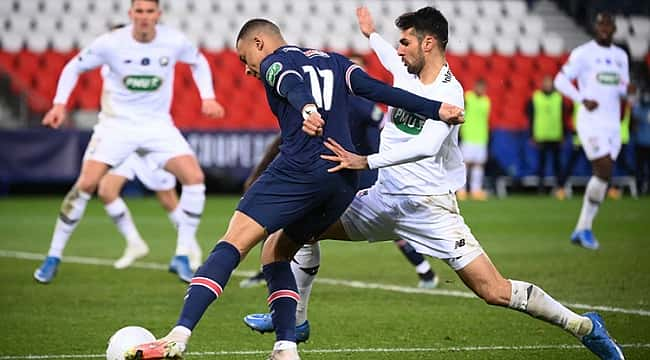 Yusuf Yazıcı kaçırdı, PSG güle oynaya turladı!