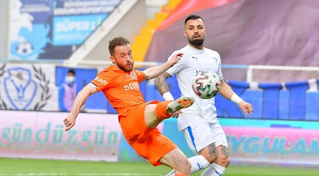 Başakşehir 10 kişiyle geri döndü!