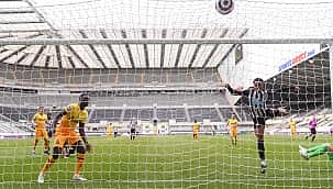 Tottenham galibiyeti elleriyle verdi