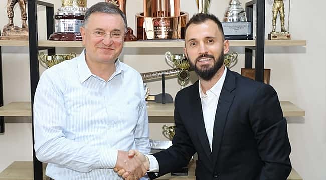 Emre Çolak 2 yıllık sözleşme resmen imza attı!