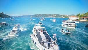 İstanbul Boğazı siyah beyaz!