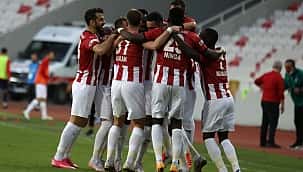 Süper Lig'de 5.lik yarışı nefes kesti, Sivas kazandı