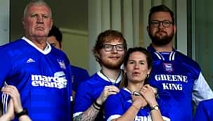 Ünlü şarkıcı Ed Sheeran forma sponsoru oldu