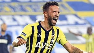 Gökhan Gönül, F.Bahçe'den haber bekliyor